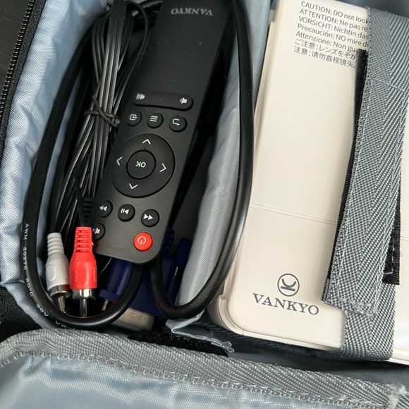 VANKYO LEISURE 3 Mini Projector Supported 1080P 176'' Display Portable Projector - Picture 5 of 9